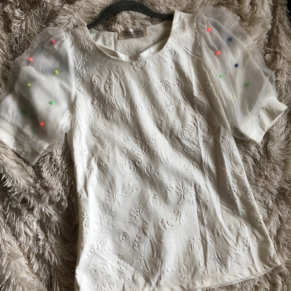 UNIQUE Cute White Top!